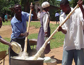 Time for lunch! Students from Chikuku prepare sadza for the guests