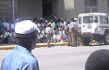 Riot police round up WOZA  women in Harare