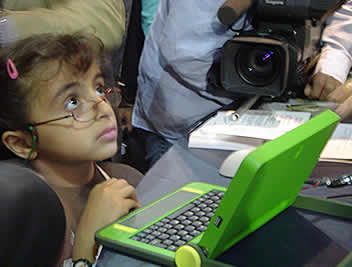 $100 laptop launched at WSIS Tunis