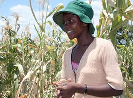 In Tongogara camp in Zimbabwe, Siri Kirogi, a 16-year-old refugee from DRC cares for the family plot in an agricultural project designed to supplement the diets of refugees and make them more self-sufficient. © UNHCR/J.Redden